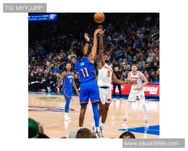 雷霆队与尼克斯队精彩对决瞬间回顾及赛场图片分享